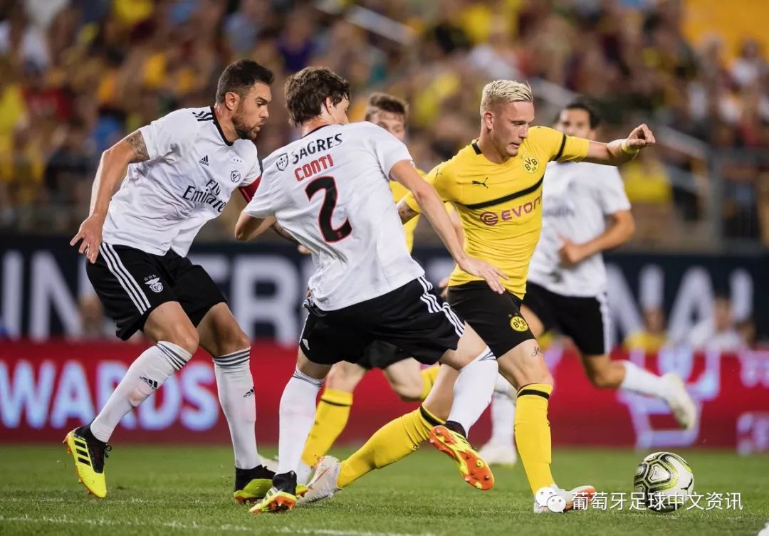 里昂碾压多特蒙德,厄德高三分雨点燃全场 里昂碾压多特蒙德,厄德高三分雨点燃全场