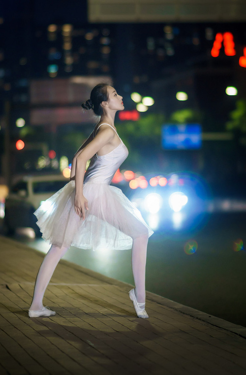 黑色舞鞋，那晚，他抹去所有其他可能