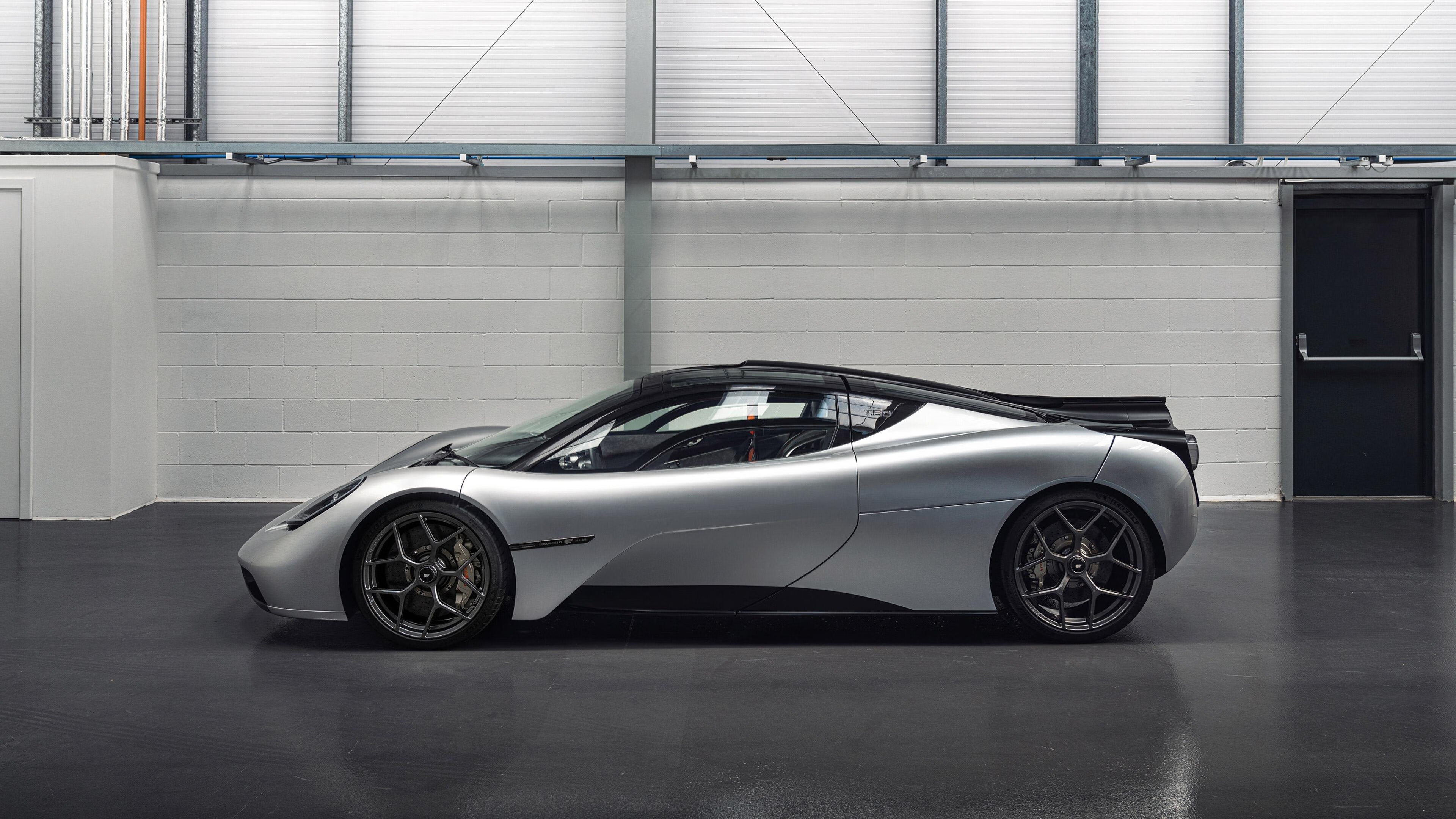 爱游戏娱乐-焦点战狂澜骤起，雄鹿逆袭定乾坤—世界排名争夺战上演惊魂逆转