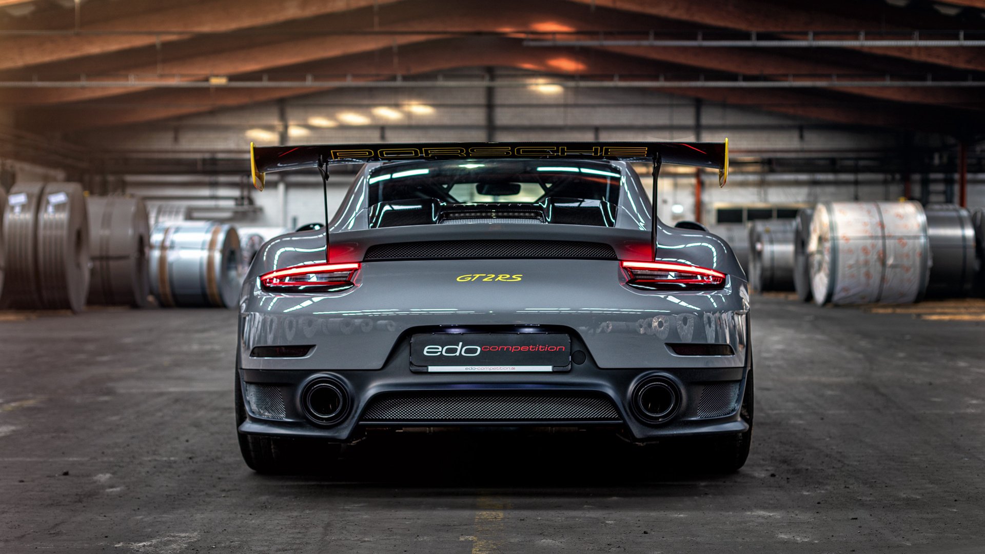 足球之夜的双重奏，本泽马的爆发与委内瑞拉的意外胜利